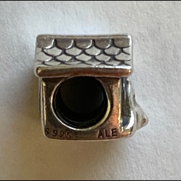 Doghouse w/red enamel heart - Pandora - retired!! - Picture 2 of 7